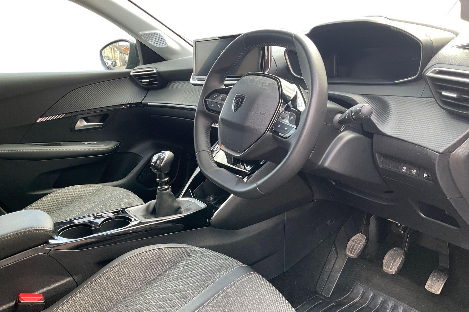 Peugeot 208 Photo 8