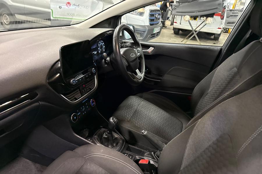 Ford FIESTA Photo autoimg-32d0343c984bb3ebe9ef5fb1808488533004c003.jpg