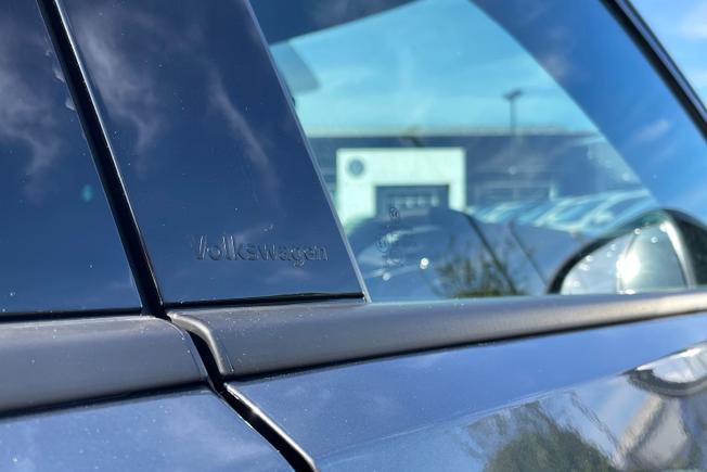 VOLKSWAGEN T-Roc Photo 23
