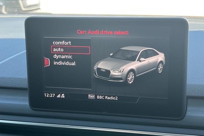 AUDI A4 Photo 23