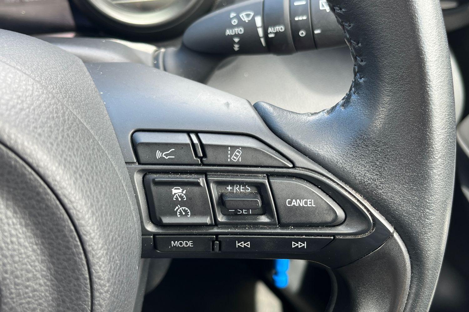 Toyota YARIS Photo 38
