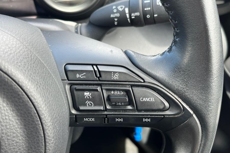 Toyota YARIS Photo autoimg-32d4c31bd9ba5a7bd6daff146013194fc72b4f2e.jpg