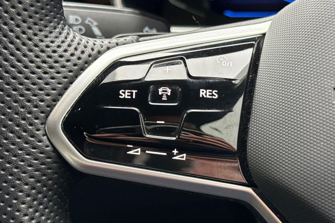 VOLKSWAGEN T-Roc Photo 16