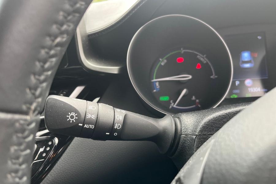 Toyota C-HR Photo autoimg-32d9ec2a92a50ca1a3e1e24ea981ca6bc479042b.jpg