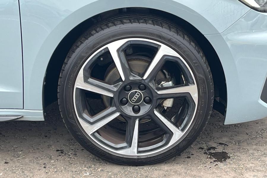 Audi A1 Photo autoimg-32db96a04430cc585b1c988c2fc3230861bfff7e.jpg