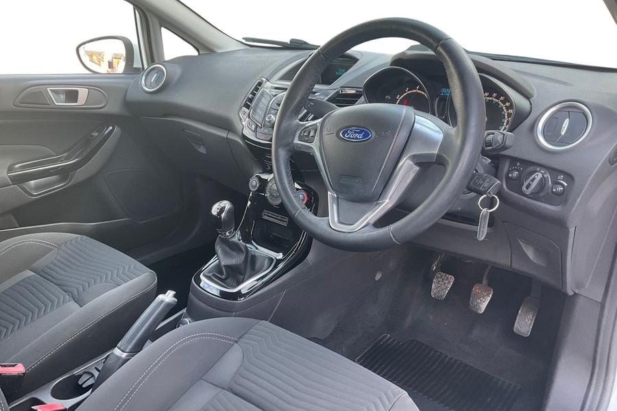 Ford FIESTA Photo autoimg-32dc7975f9efb95e6805b7e4b9518e66de3a108c.jpg
