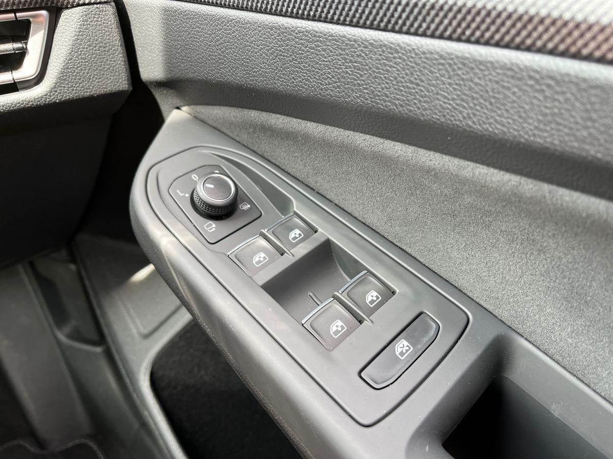Volkswagen Golf Photo autoimg-32e48be561fafbe3a17701b12ca6b3adb672d8be.jpg