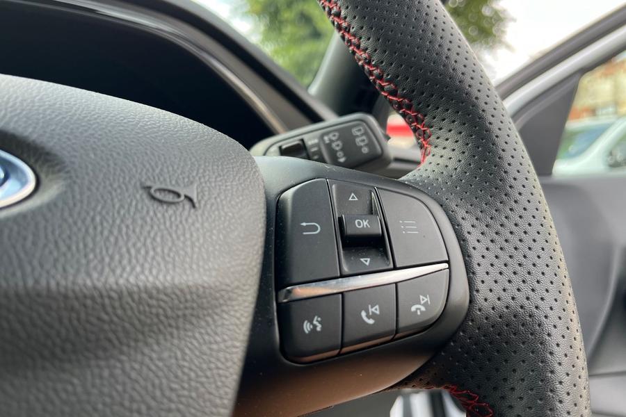 Ford FOCUS Photo autoimg-32f9273231c43f82f6810a84439df1fe3376b200.jpg