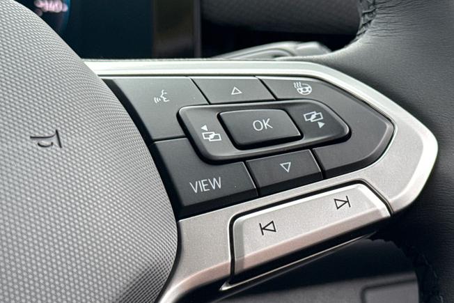 VOLKSWAGEN T-Roc Photo 17