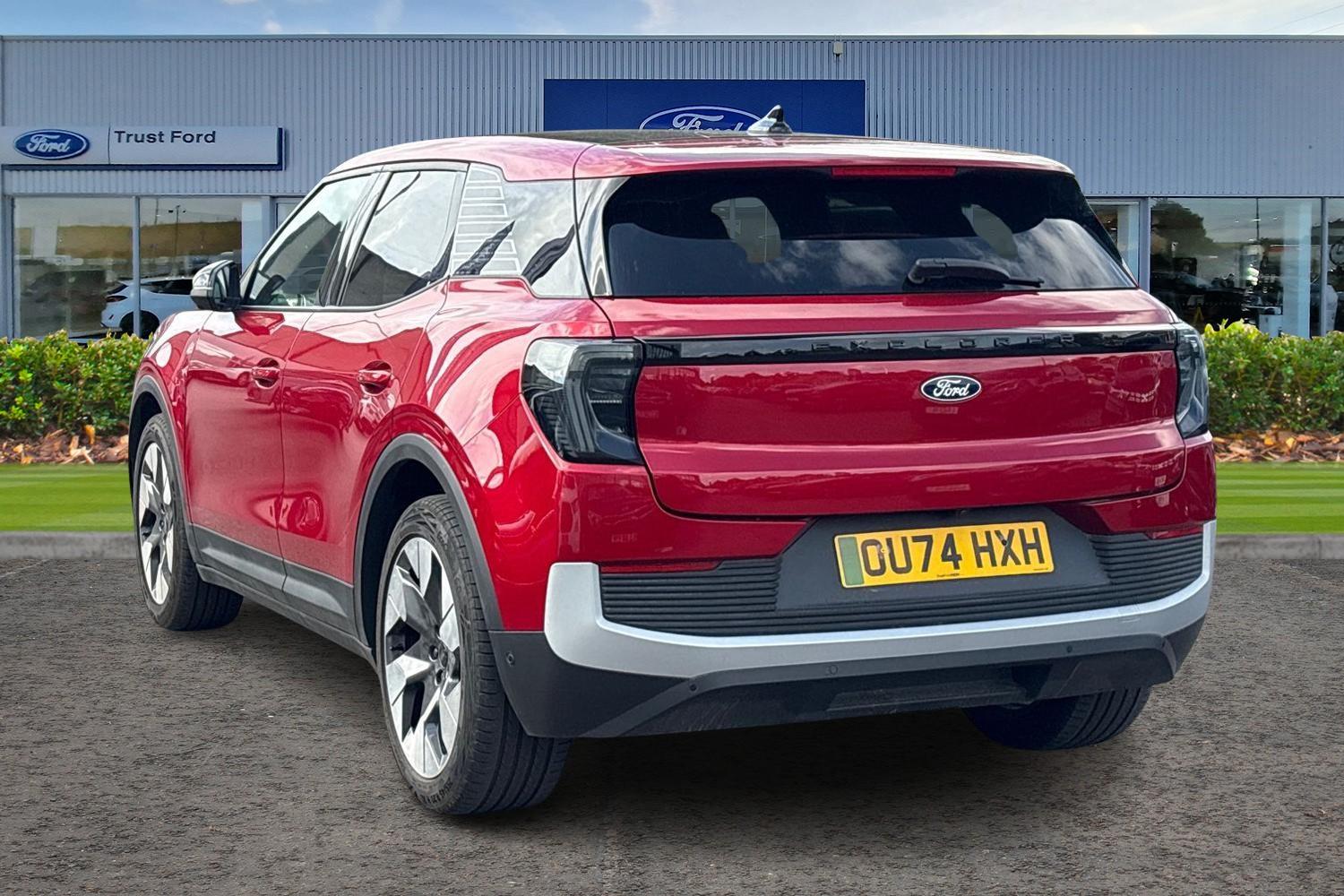 Ford Explorer Photo 3