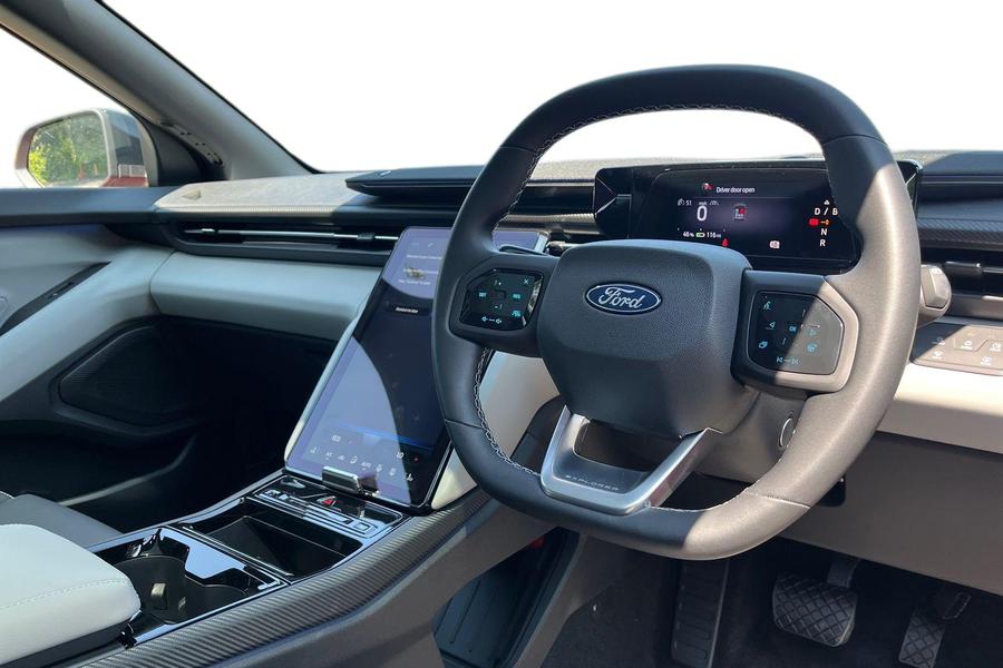 Ford Explorer Photo autoimg-3303490f8e739e2d7f207acd2586e334baa2a432.jpg
