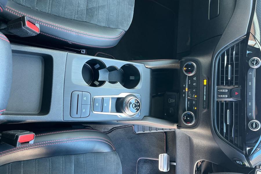 Ford Kuga Photo autoimg-3303752e7baa7ba3a4eb6c2bf9f2b8d16df18dfd.jpg