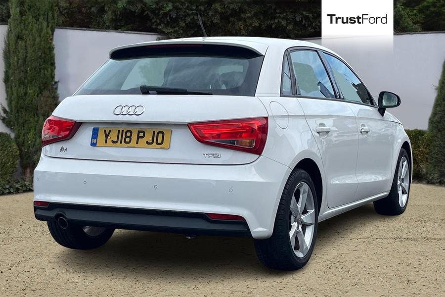 Audi A1 Photo autoimg-330968d32fdcab7fc1e021aa842e1713450f3390.jpg