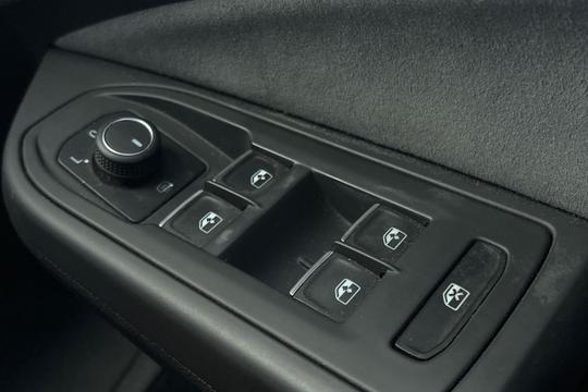 Volkswagen Golf Photo autoimg-330d1188d5a89647cb487d22d7c18d2fb7e95109.jpg