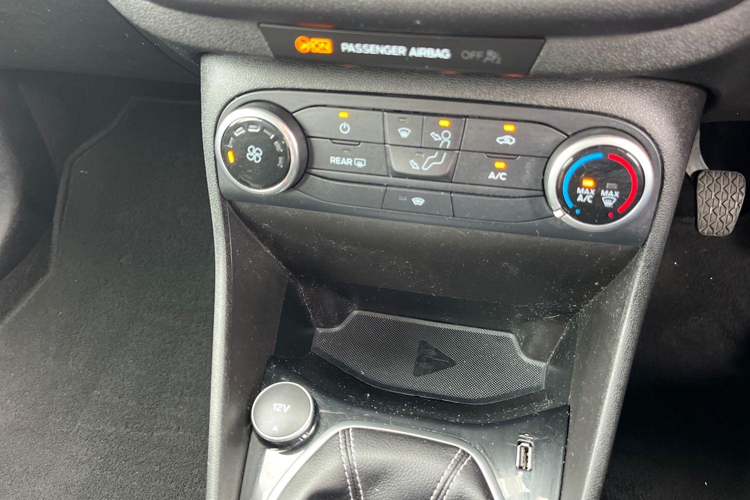 Ford FIESTA Photo 30