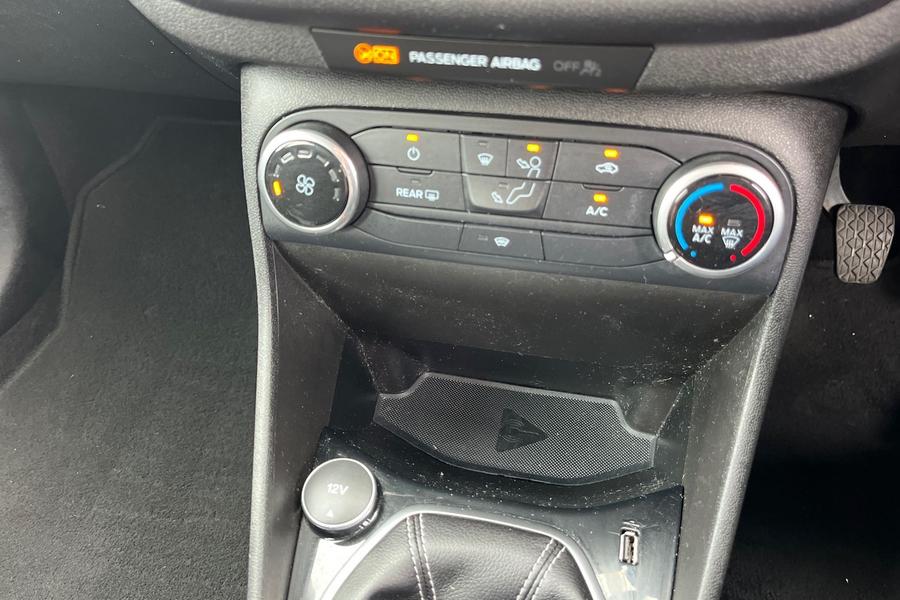 Ford FIESTA Photo autoimg-330e7aa963e6b3287c226be105701b290d2c0a7f.jpg