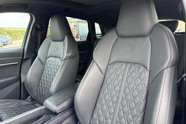 AUDI Q8 E-Tron Photo 56