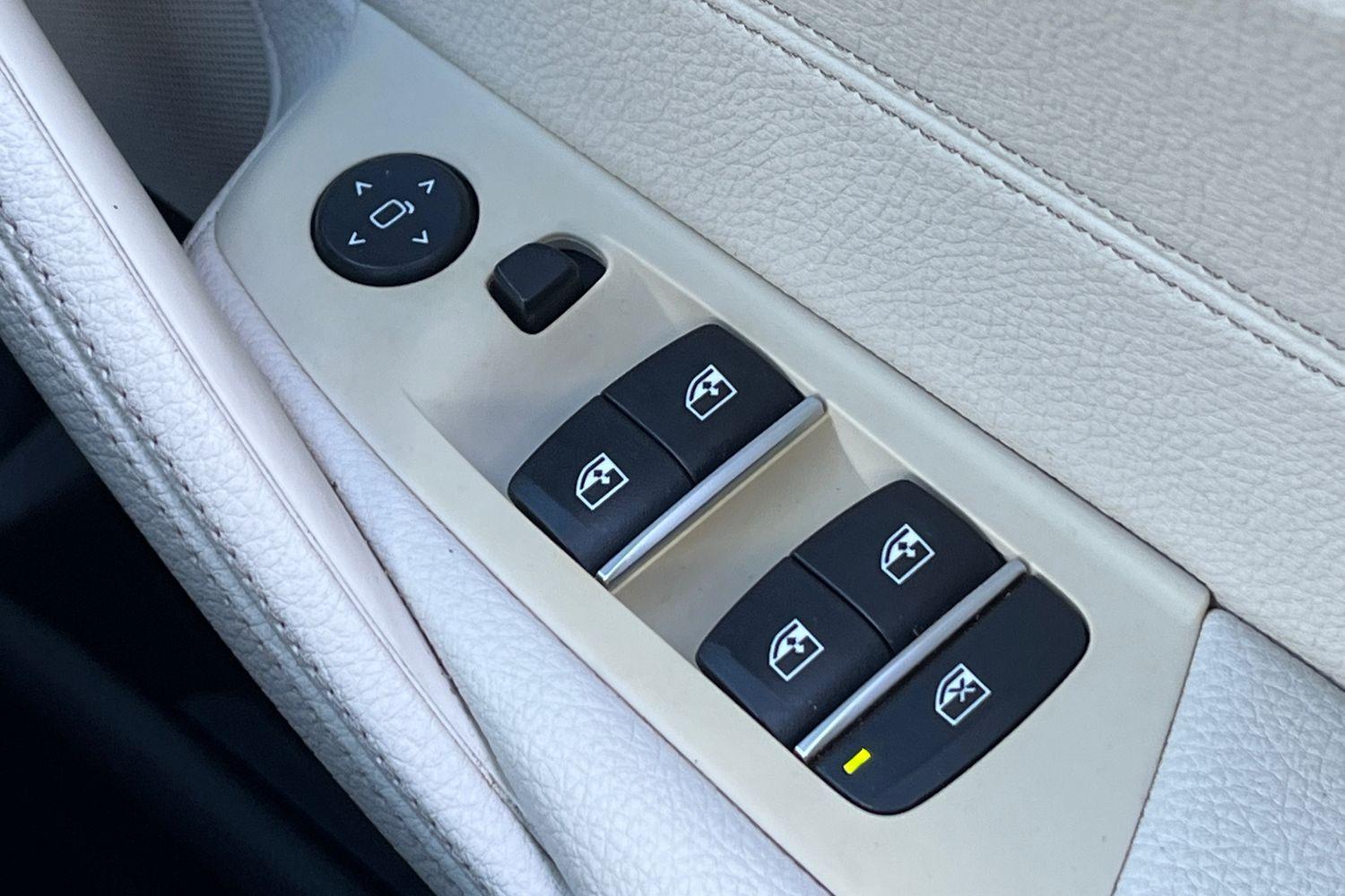 BMW 5 SERIES Photo 15