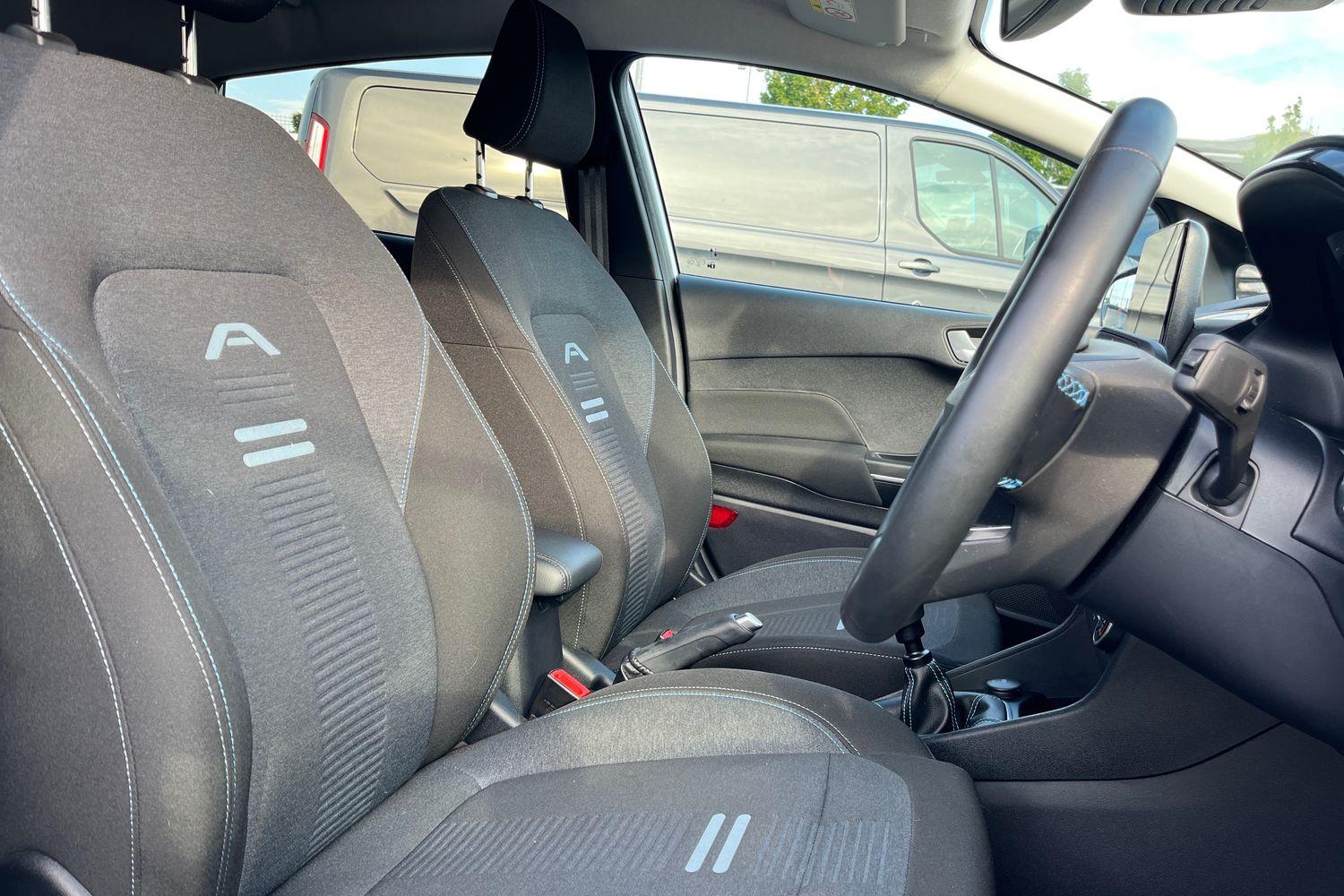 Ford FIESTA Photo 16