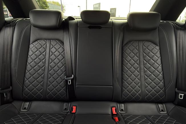 AUDI S4 Photo 39