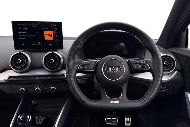 Audi Q2 Photo 11