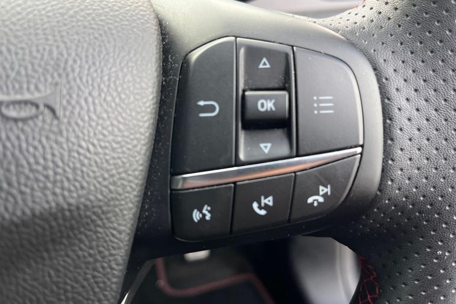 Ford FOCUS Photo autoimg-33201ca1ed5de8db88bf08aab9b2247ba86c7382.jpg