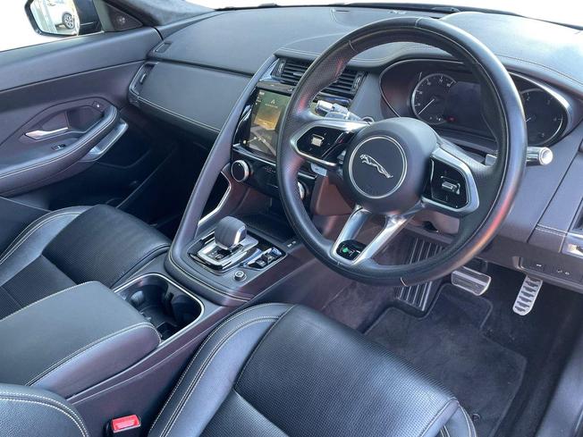 Jaguar E-PACE Photo 6