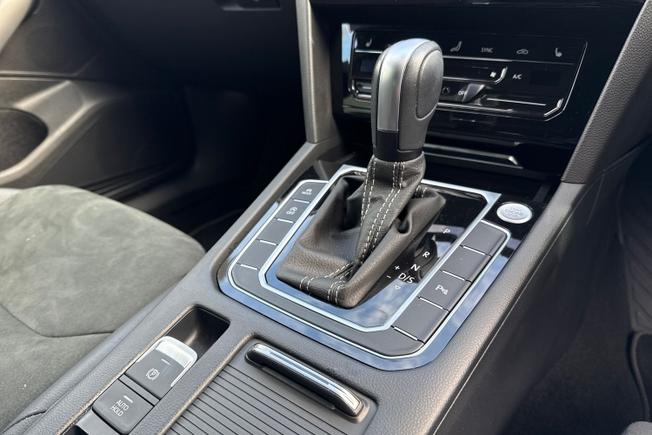 VOLKSWAGEN Arteon Photo 23