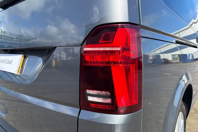 Volkswagen Transporter Shuttle Photo 18