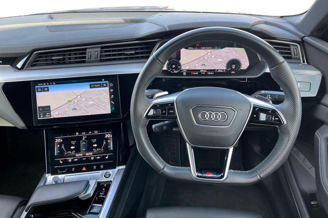 AUDI e-tron Photo 11