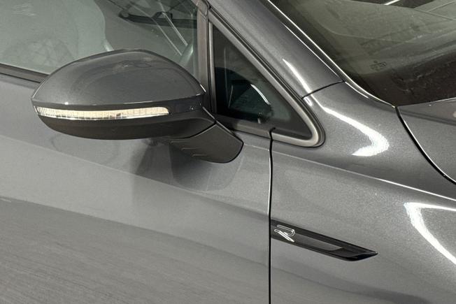 VOLKSWAGEN Golf Photo 20