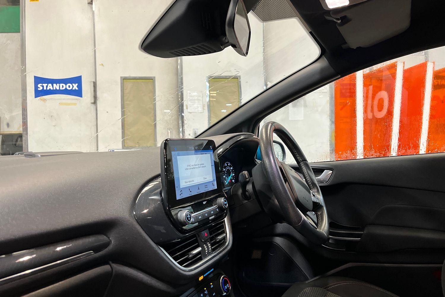 Ford FIESTA Photo 17