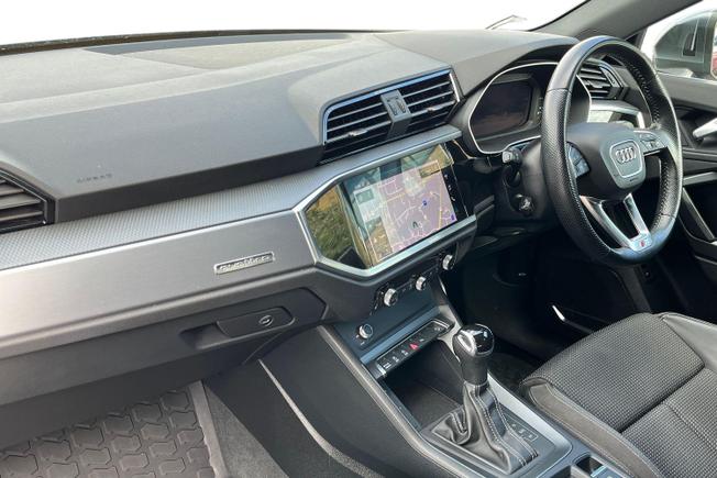 AUDI Q3 Photo 2
