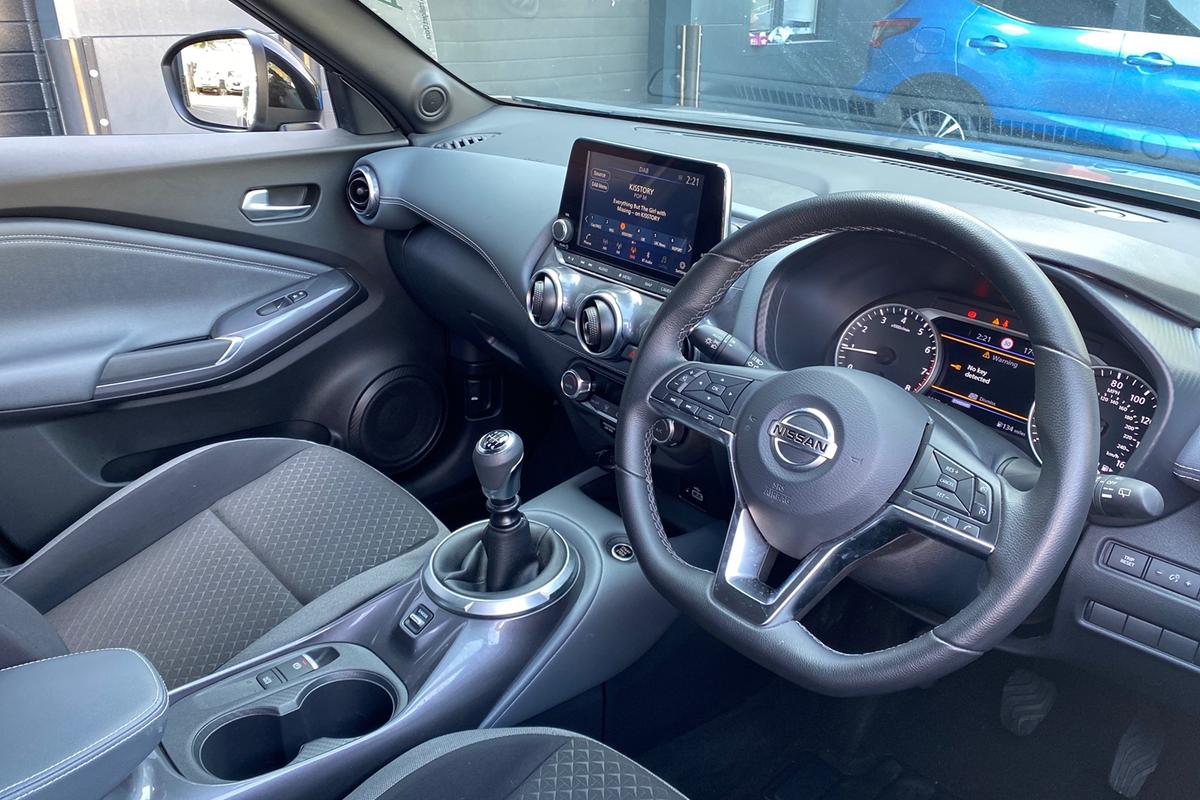 2022 juke interior automatic