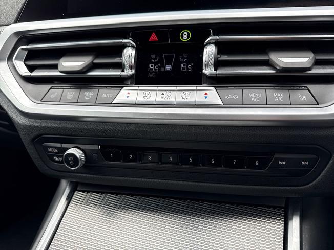 BMW 3 Series Photo 34