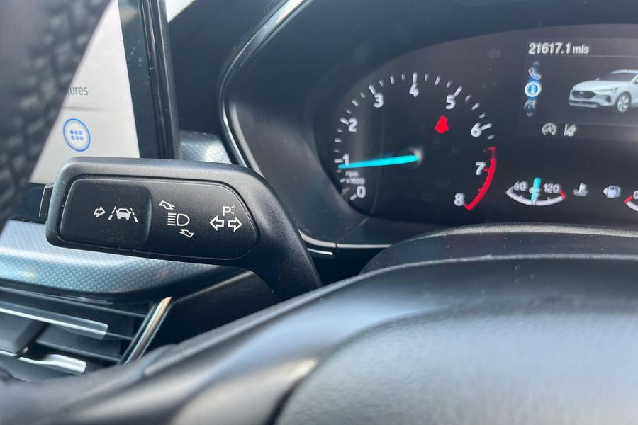 Ford FOCUS Photo autoimg-3357f51b99fff1c6ffe24da8ab67a392c76f2391.jpg