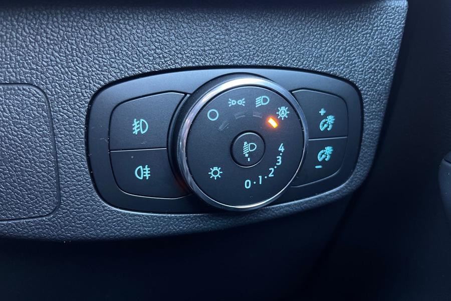 Ford FOCUS Photo autoimg-3358ce5c3d69ca3e4115bdc4d181fa5d1079caff.jpg
