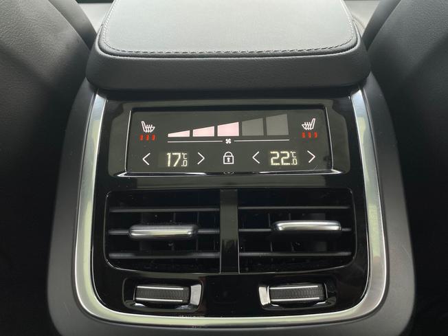 VOLVO XC90 Photo 38
