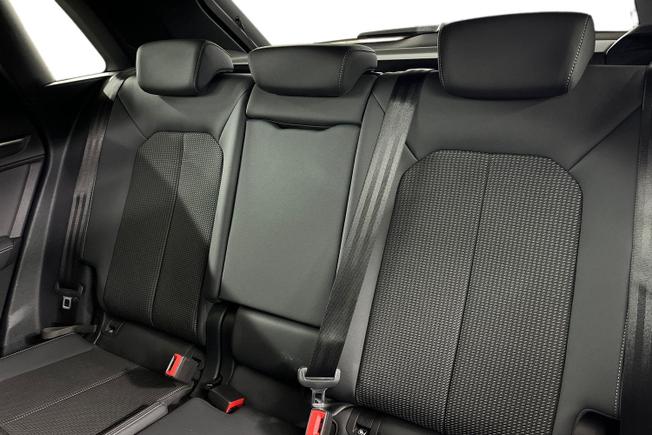 AUDI Q3 Photo 9