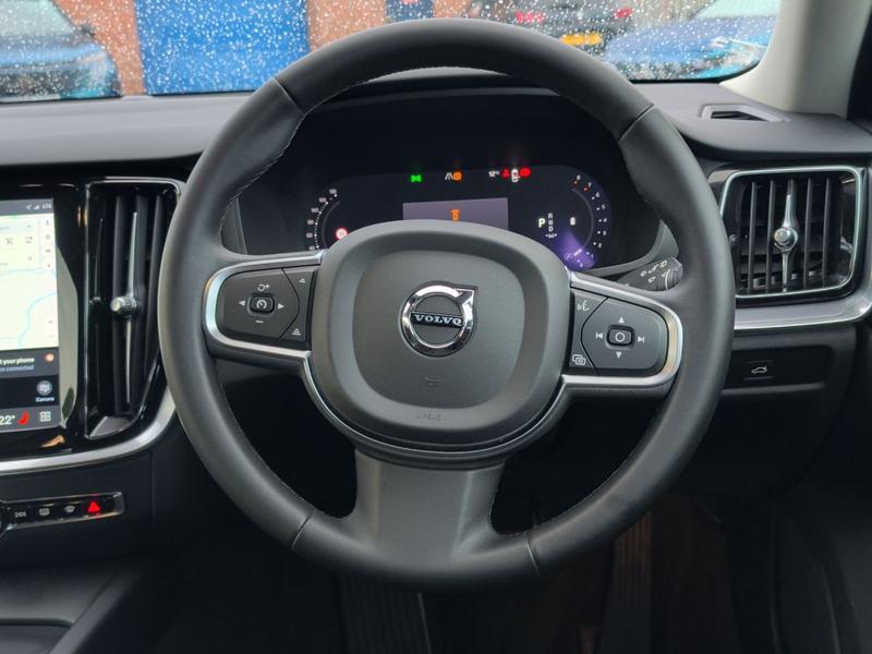 Used Volvo V60 FP23AOF 32