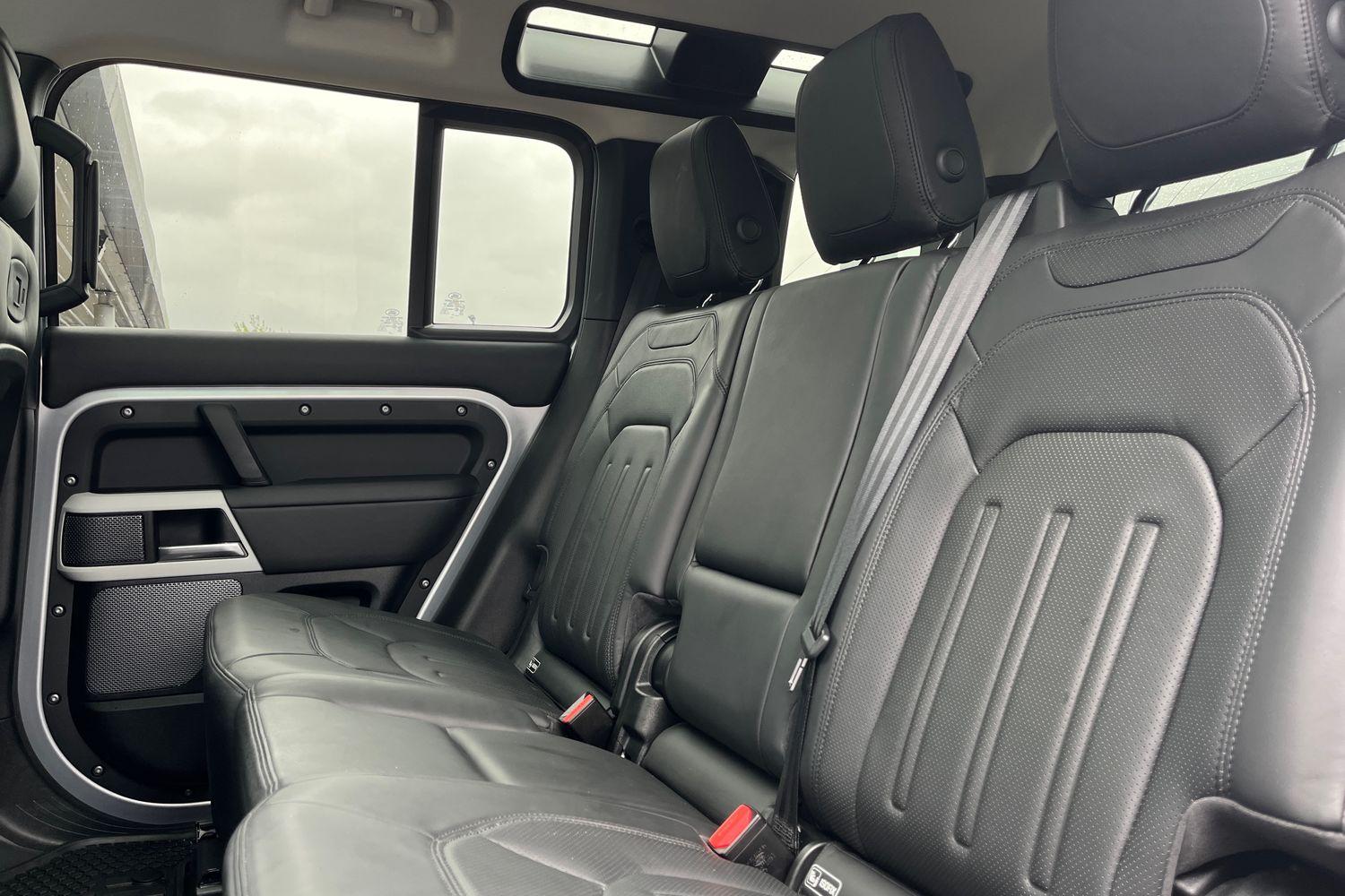 Land Rover Defender 110 Photo 19
