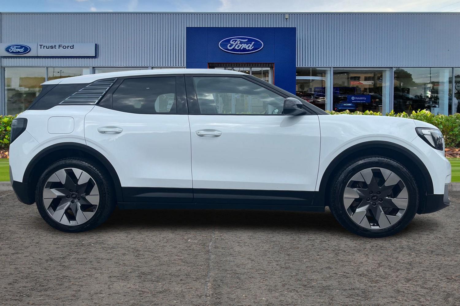 Ford Explorer Photo 2