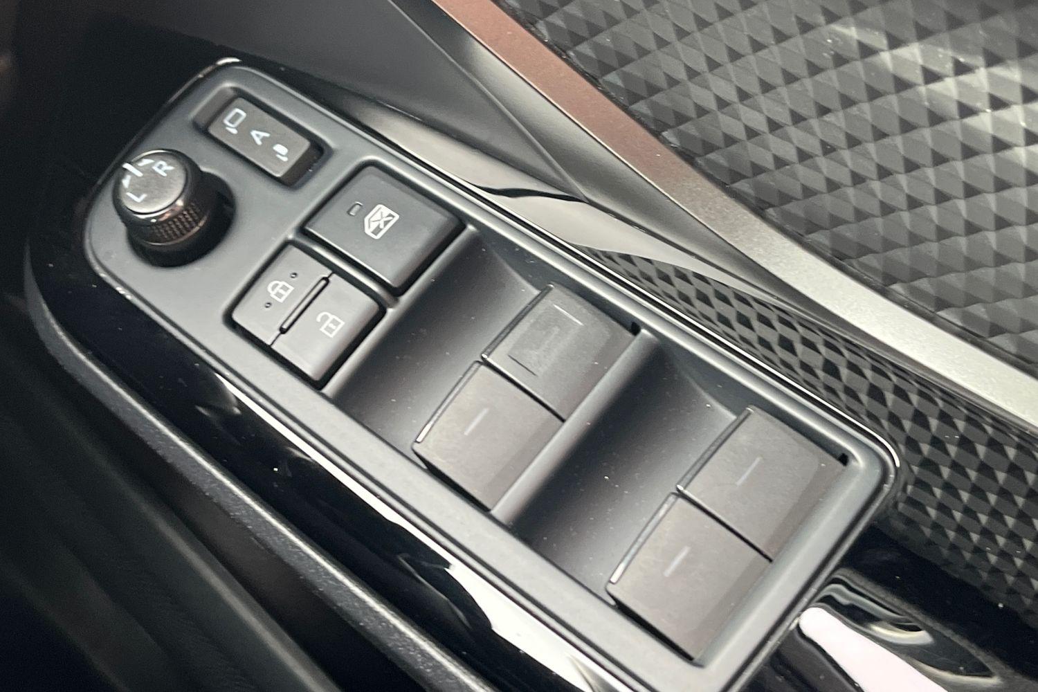 Toyota C-HR Photo 15