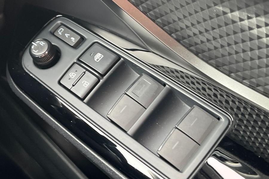 Toyota C-HR Photo autoimg-33610756c3972a881680c425bcea1784c2c5bf3e.jpg