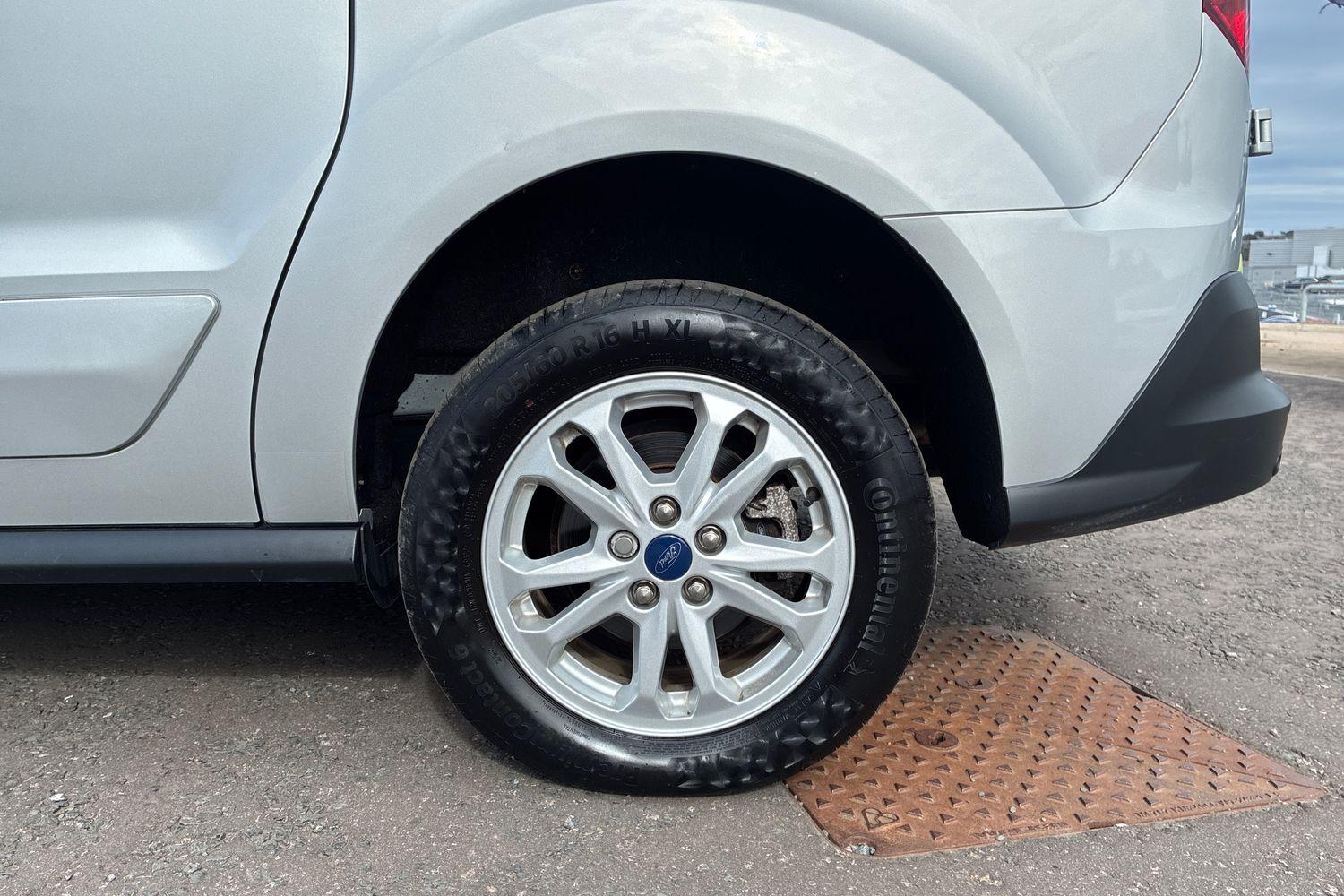 Ford TRANSIT CONNECT Photo 15