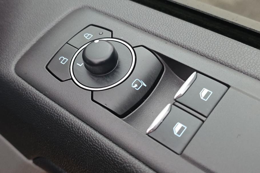 Used FORD TRANSIT CUSTOM YP75JHK 28