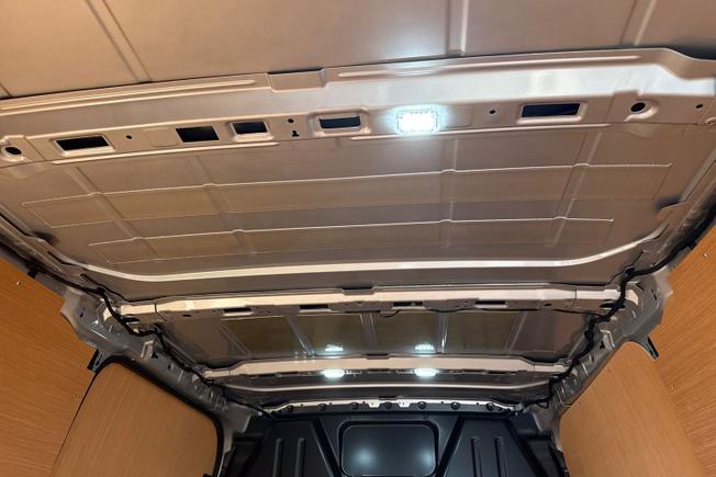 VOLKSWAGEN Transporter Photo 26