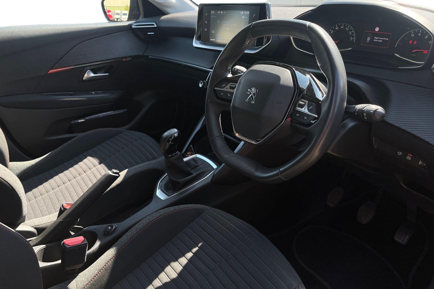 Peugeot 208 Photo 8