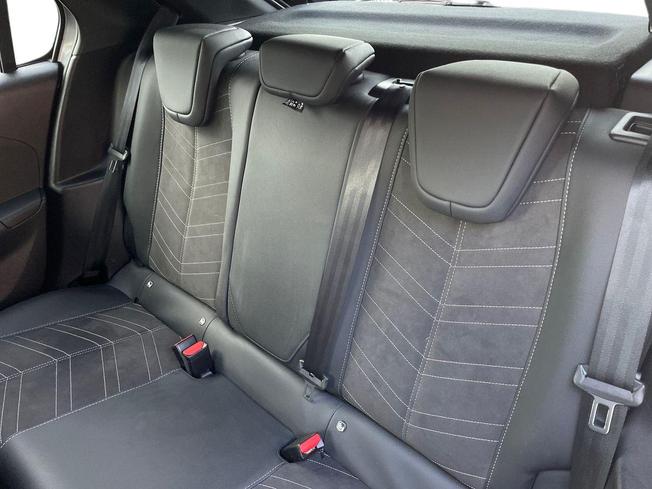 VAUXHALL Corsa Photo 9