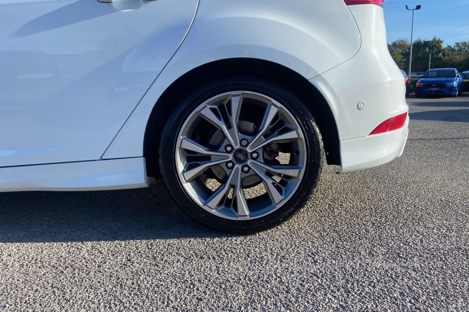 Ford FOCUS Photo 32